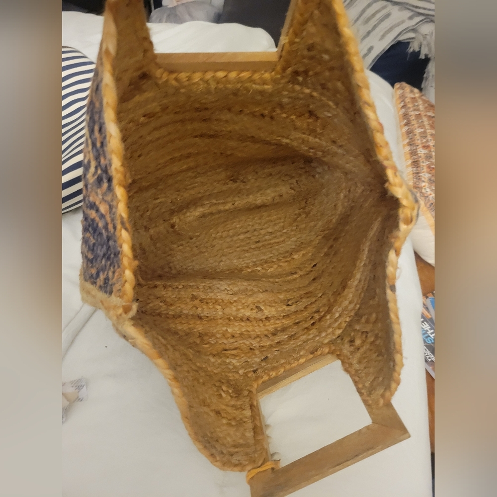 Stylish Tan and Blue Woven Tote Bag - Picture 3 of 3